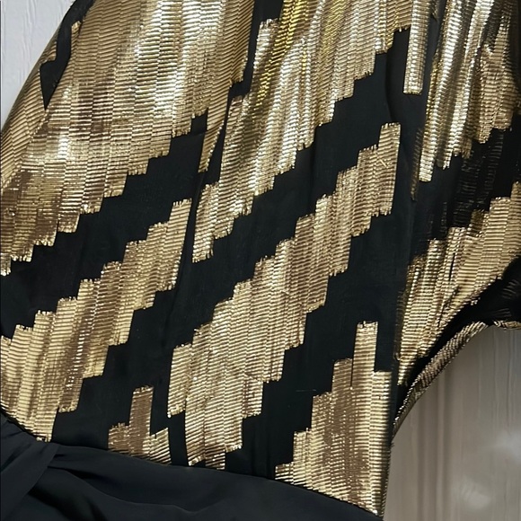 Elegant Black and Gold Dress - Picture 4 of 11